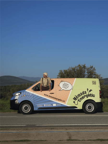 Imatge nòmada landing furgo vertical Imatge nòmada landing furgo vertical